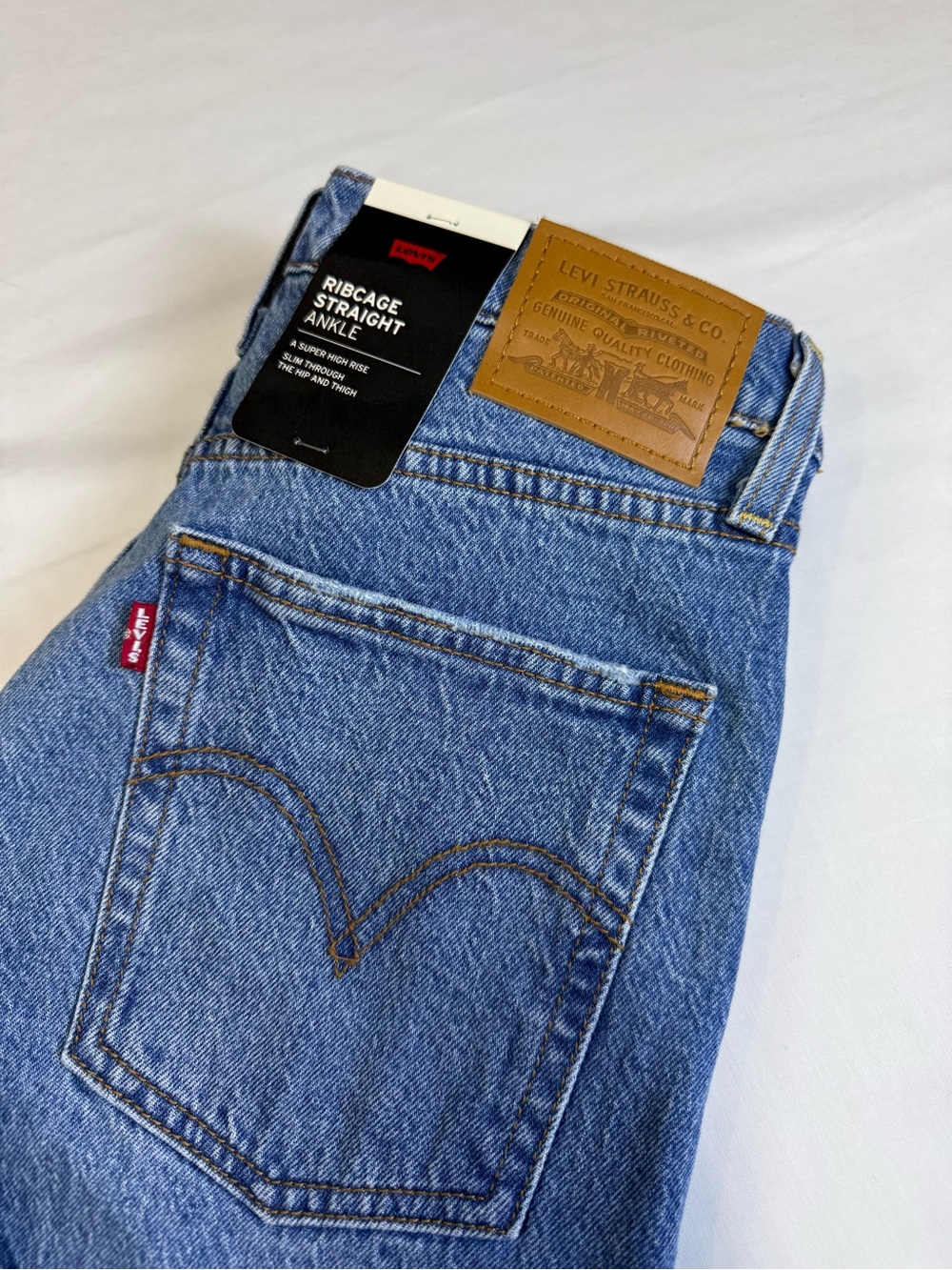 NWT Levi's Jeans Womens Wedgie Straight High Rise Blue Distressed Size W29xL27 - Picture 2 of 16